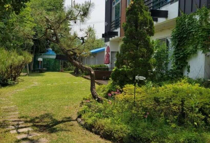Yangpyeong Hayandohwaji Pension
