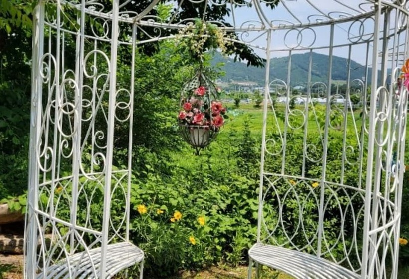 Yangpyeong Hayandohwaji Pension