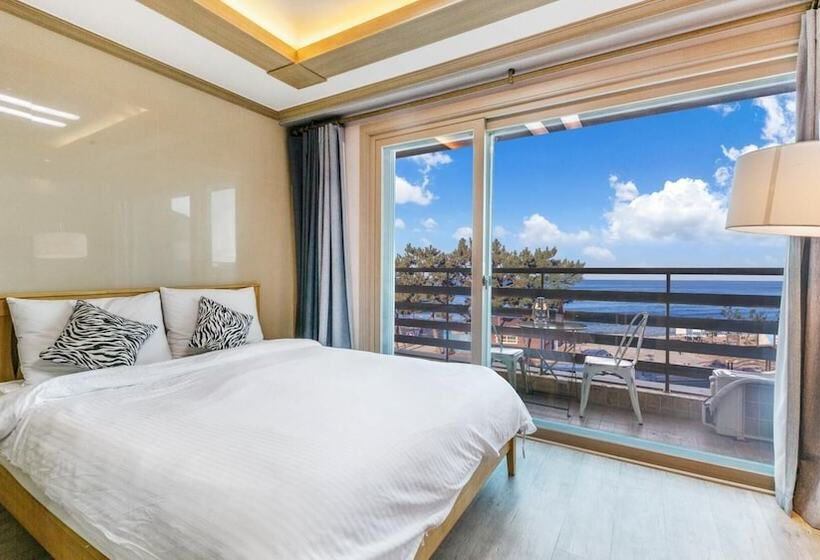 Yangyang Haettuneonchangmoon Pension