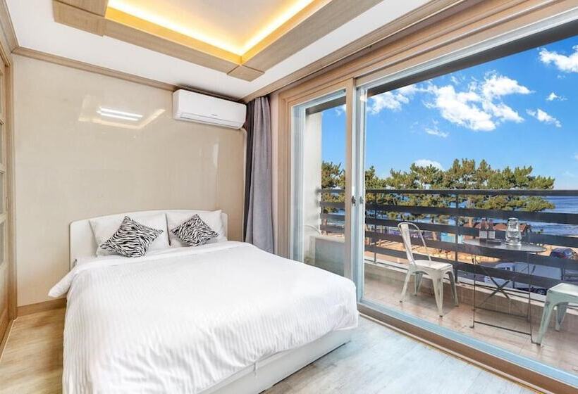 Yangyang Haettuneonchangmoon Pension