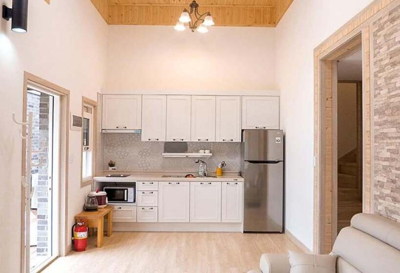 Yangyang Mono Tree Pension