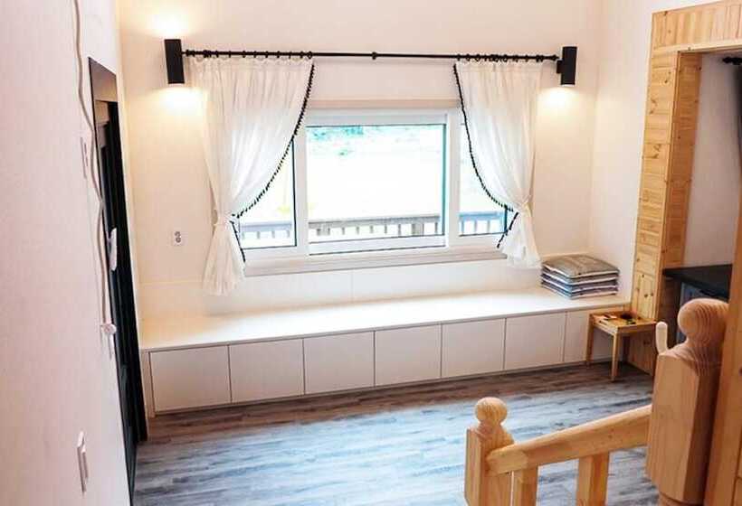 Yangyang Mono Tree Pension