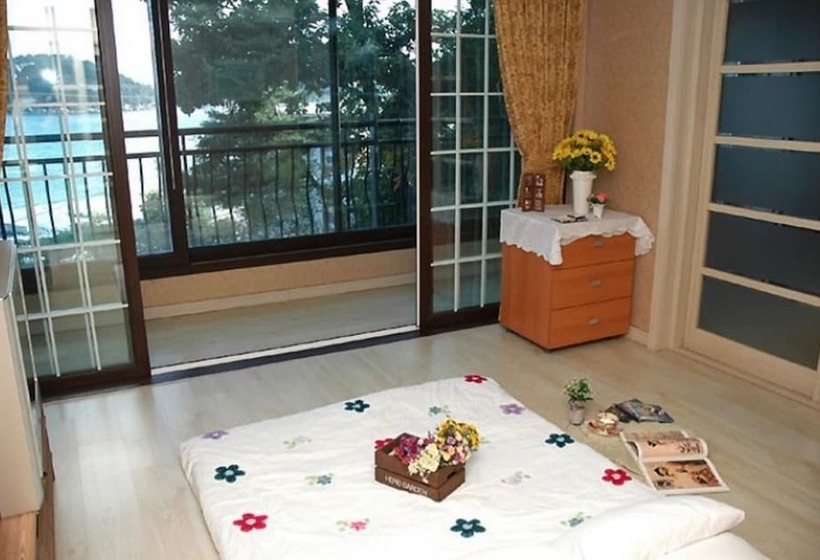 Yangyang Sea Garden Pension