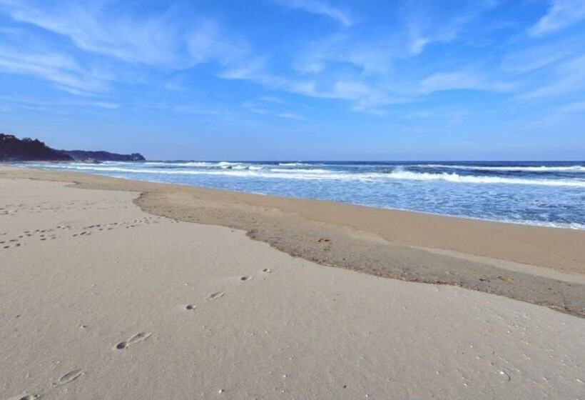 Yangyang Yemeusong Dongho Sea Pension