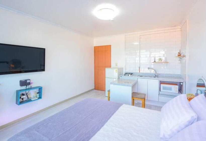 Yangyang Yemeusong Dongho Sea Pension