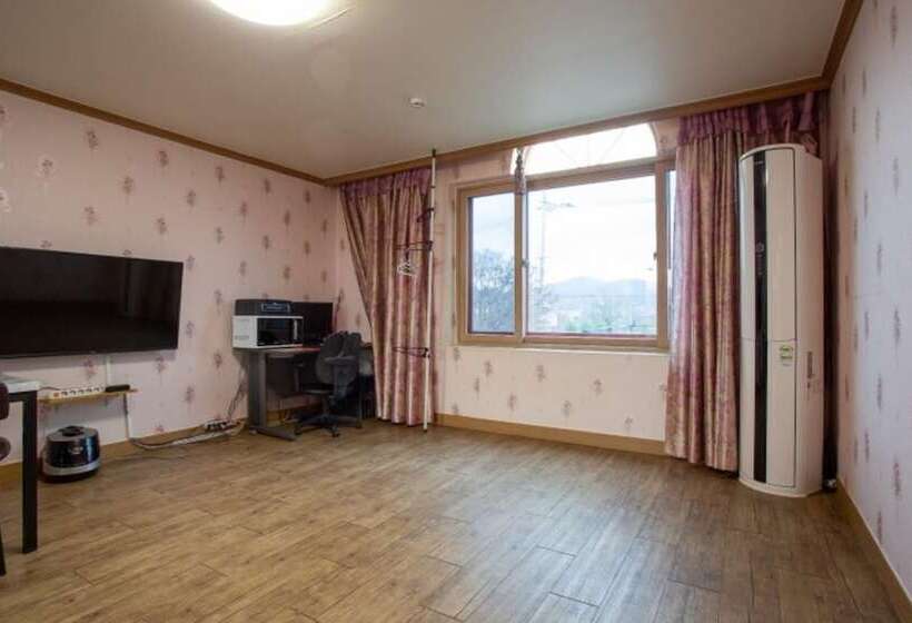 Yeoncheon Wanguijataek Pension