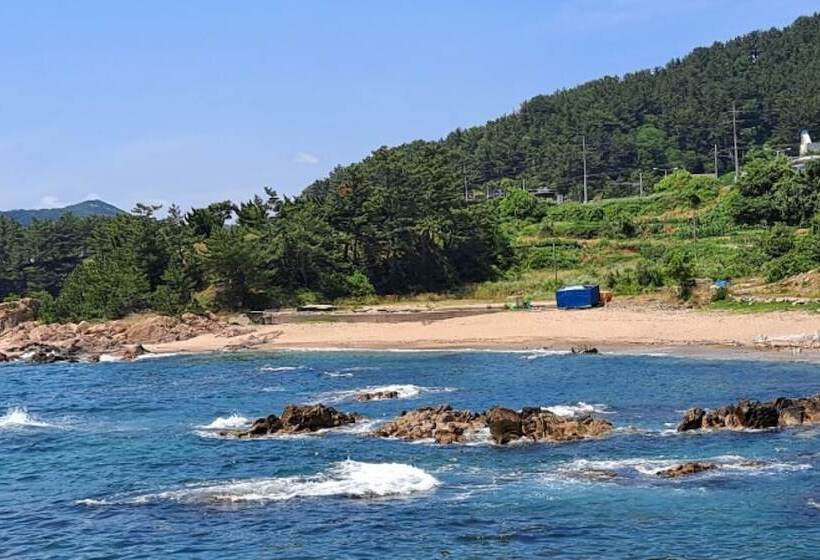 Yeongdeok Badahyang Pension