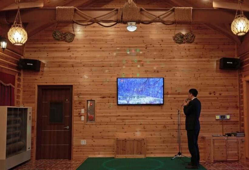 Yeongdeok Samsa Marin Village Pension