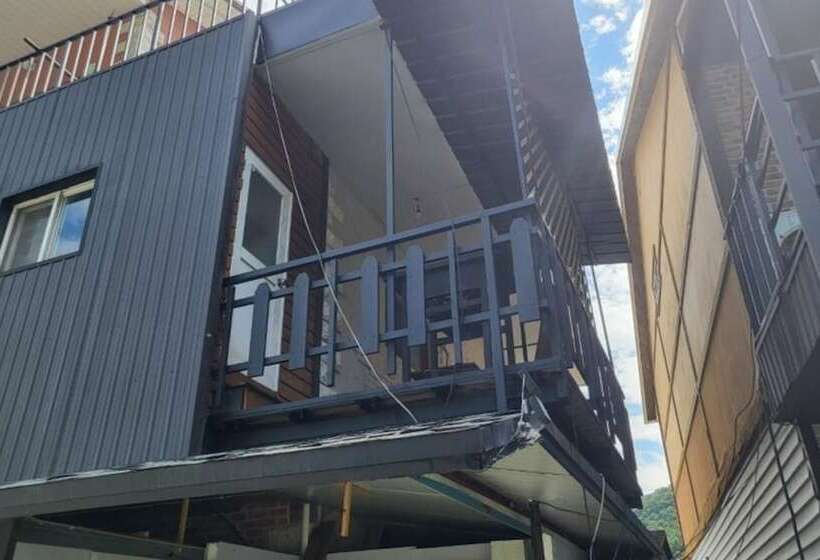 Yeongwol Donggang Close Pension