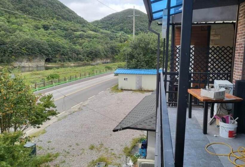 Yeongwol Donggang Close Pension