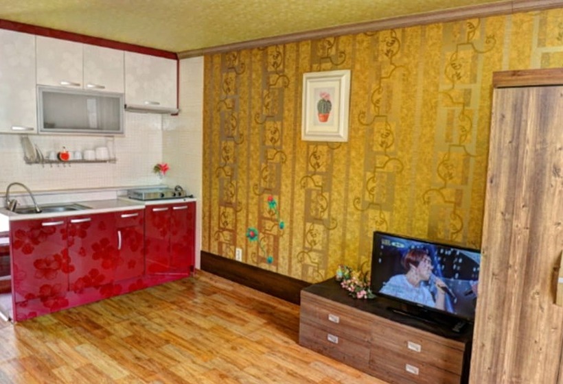 Yeongwol Riverside White House Pension