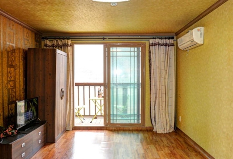 Yeongwol Riverside White House Pension