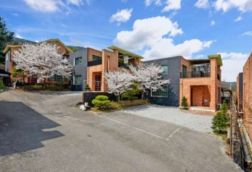 Yesan Jeongdaun Pension