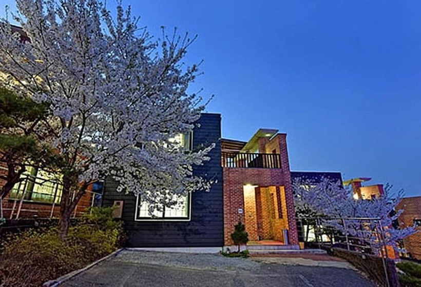 Yesan Jeongdaun Pension