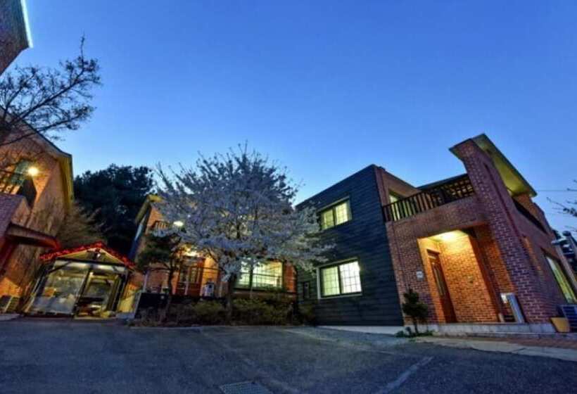 Yesan Jeongdaun Pension