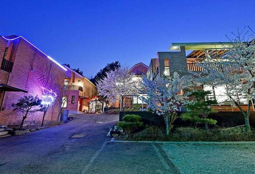 Yesan Jeongdaun Pension