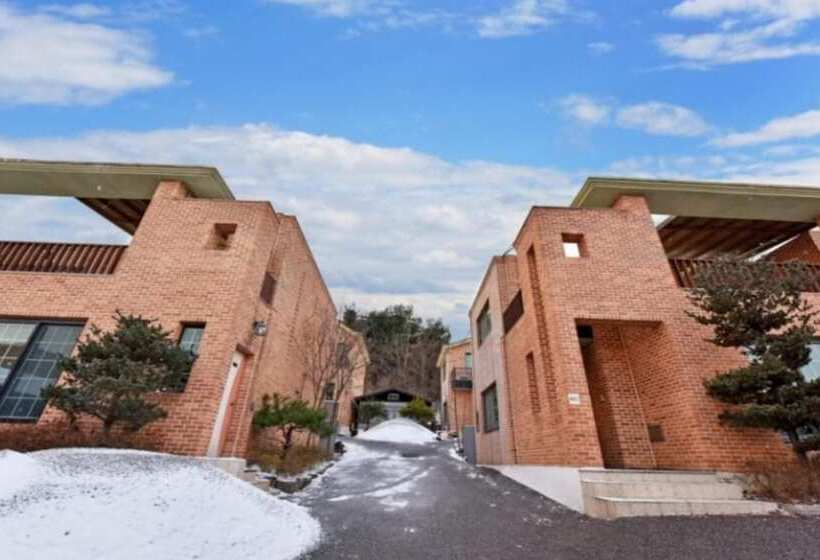 Yesan Jeongdaun Pension