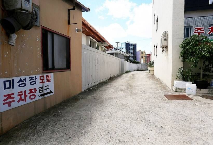 Gangneung Miseongjang Motel