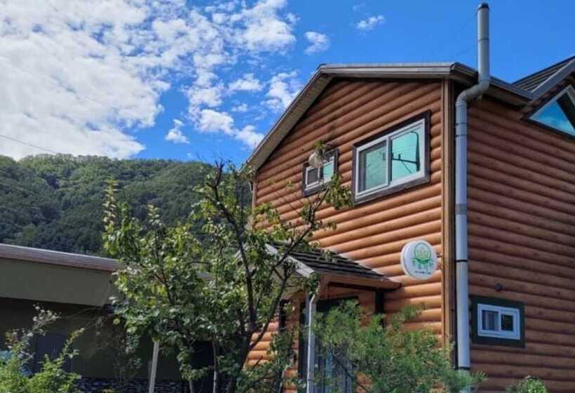 Gapyeong Chorok Jeongwon Gyegok Dokchae Pension