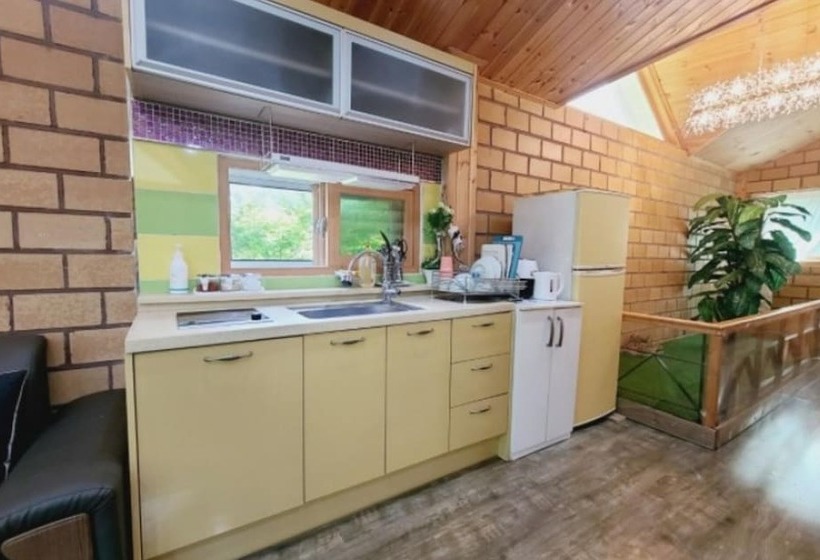 Gapyeong Chorok Jeongwon Gyegok Dokchae Pension