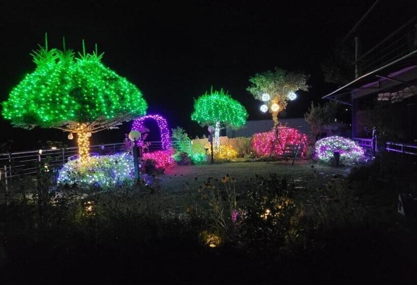 Gapyeong Chorok Jeongwon Gyegok Dokchae Pension
