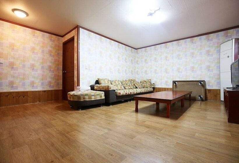 Geumsan Wolyeongsan Motel