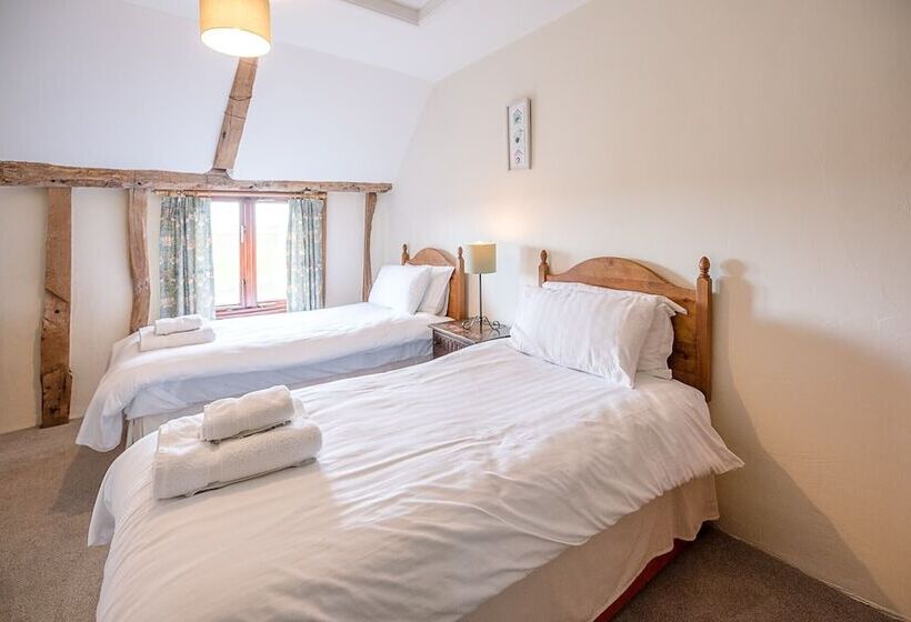 Granary Cottage, Valley Farm Barns Snape