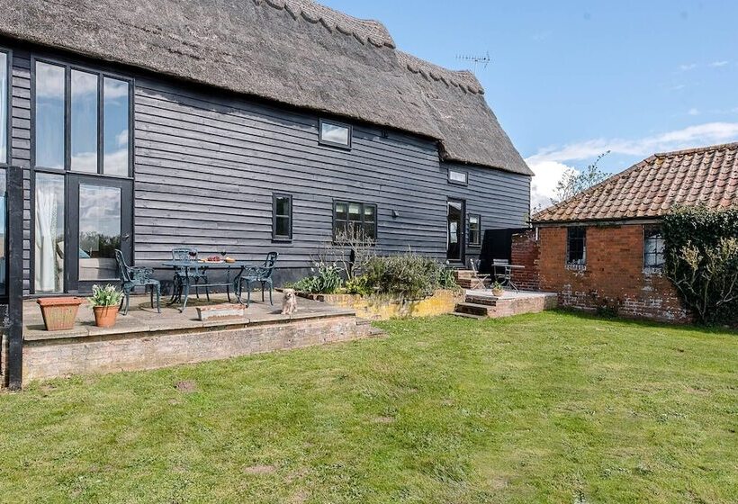 Granary Cottage, Valley Farm Barns Snape