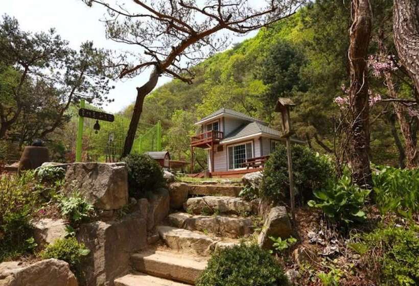 Gwangju Jongyeoul Pension