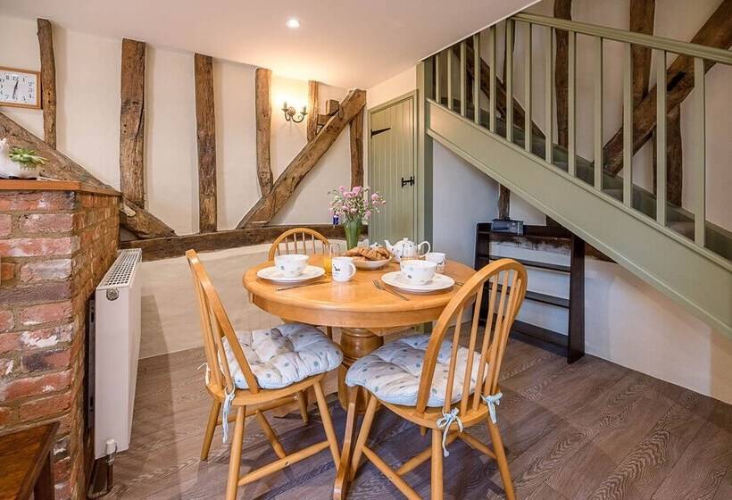 Harvest Cottage, Valley Farm Barns, Snape