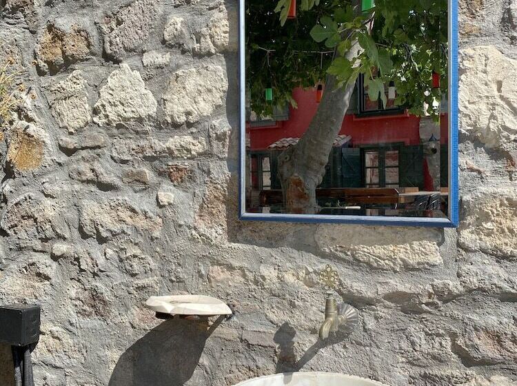 בית מלון כפרי Avlulu Konak Kucukkoy