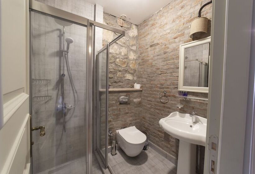 فندق Avlulu Konak Kucukkoy