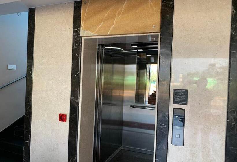 酒店 Ganesh Meridian