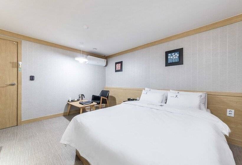 בית מלון כפרי Geumjeong Us