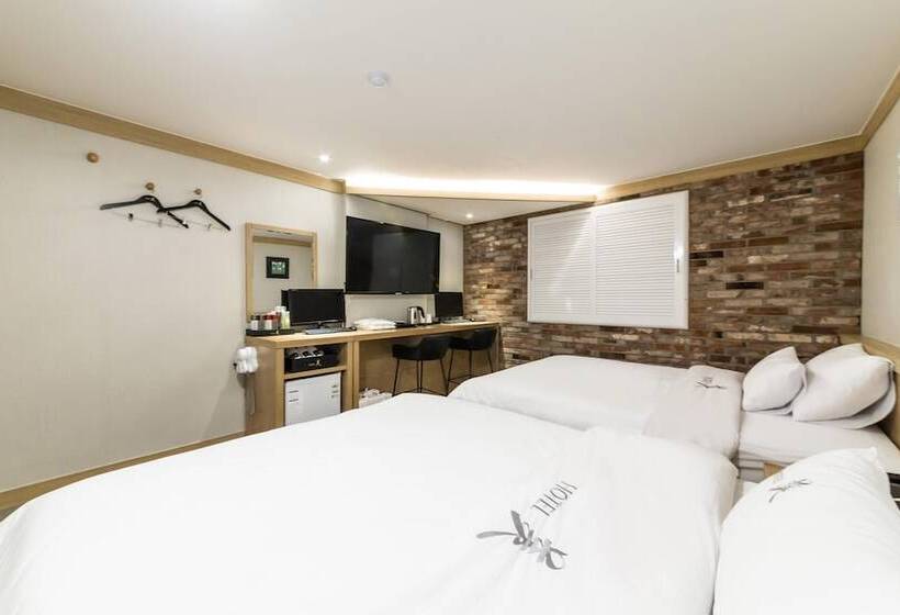 בית מלון כפרי Geumjeong Us