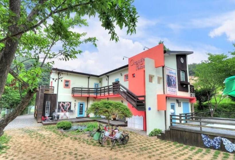 בית מלון כפרי Hongcheon Orange Pekoe Pension
