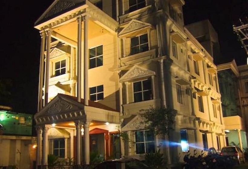 ホテル Kumaran Residency