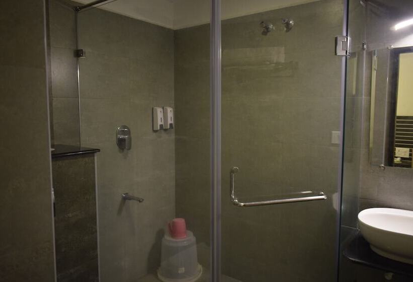 ホテル Kumaran Residency