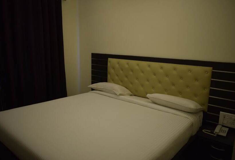 ホテル Kumaran Residency