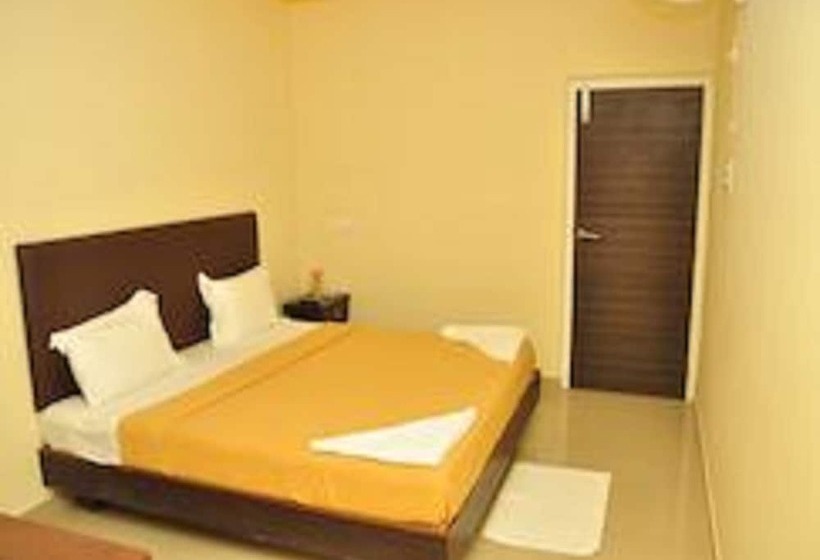 ホテル Kumaran Residency