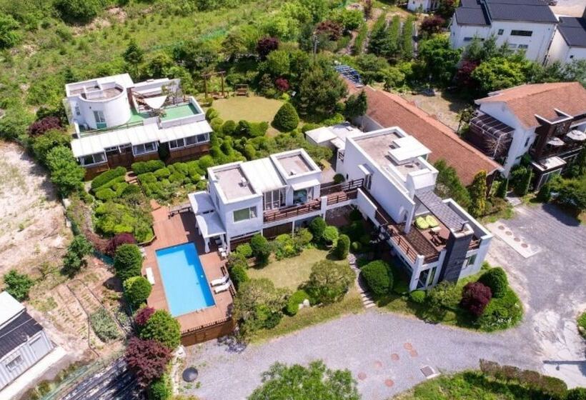 Отель Pocheon Good Terrace Pension