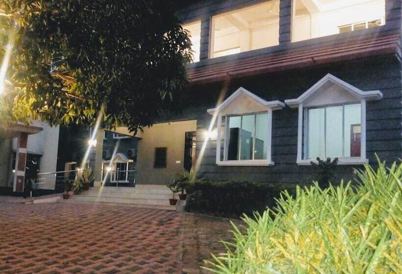 ホテル Lake Side Resort Neermahal