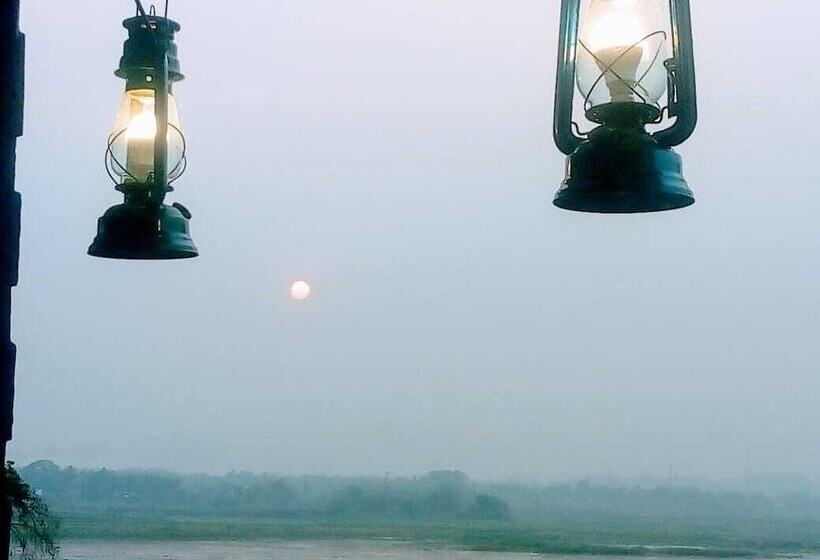 ホテル Lake Side Resort Neermahal