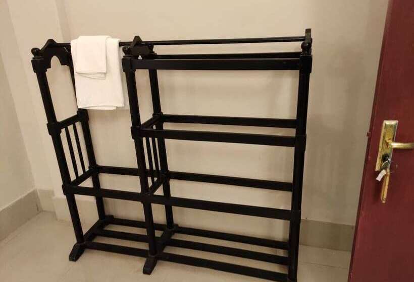 ホテル Lake Side Resort Neermahal