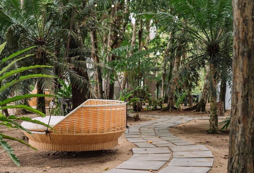 فندق Roxy Telok Serabang