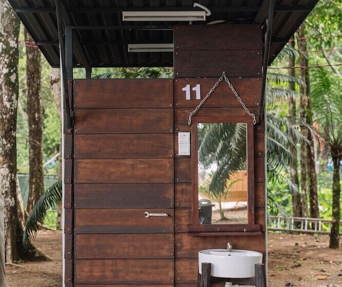 בית מלון כפרי Roxy Telok Serabang