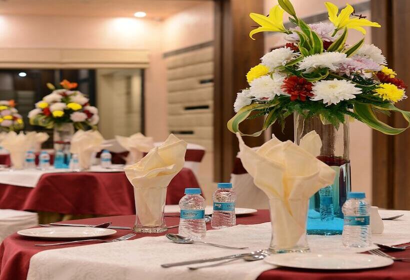 فندق Glenview Resort Kasauli, A Member Of Radisson Individuals