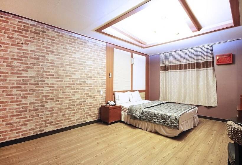 فندق على الطريق Andong Okdong Sapphire