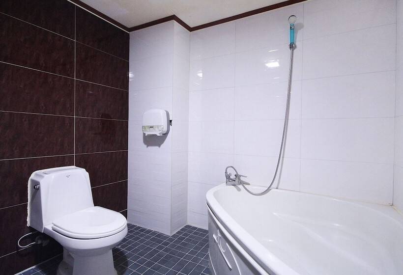 فندق على الطريق Andong Okdong Sapphire