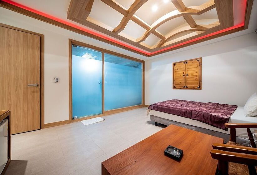 מוטל Anseong Hill House